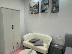 海丰海城海城城区管委会附近 绿地中心 1房1厅，精装修 拎包直接入住 配套齐出租房源真实图片