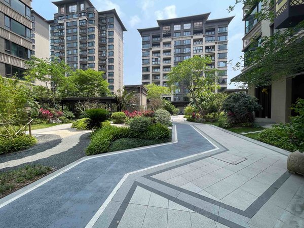 珠海斗门白藤头建发玺园建发玺园 4室2厅2卫  电梯房 精装修118平米