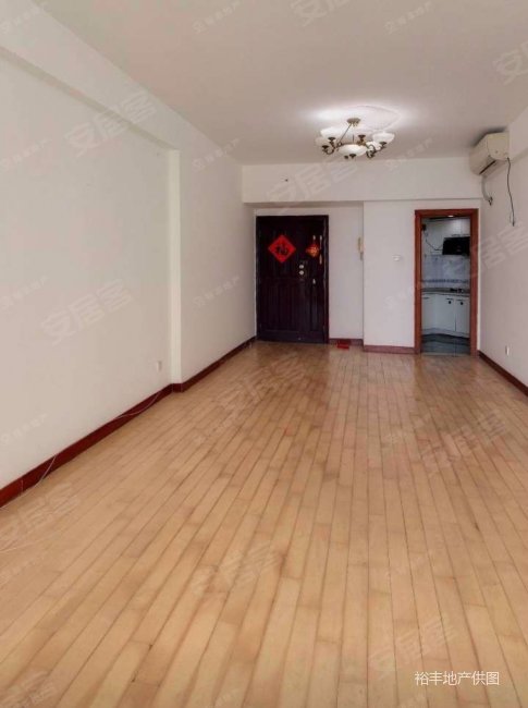 东湖御苑 3 房  124 方