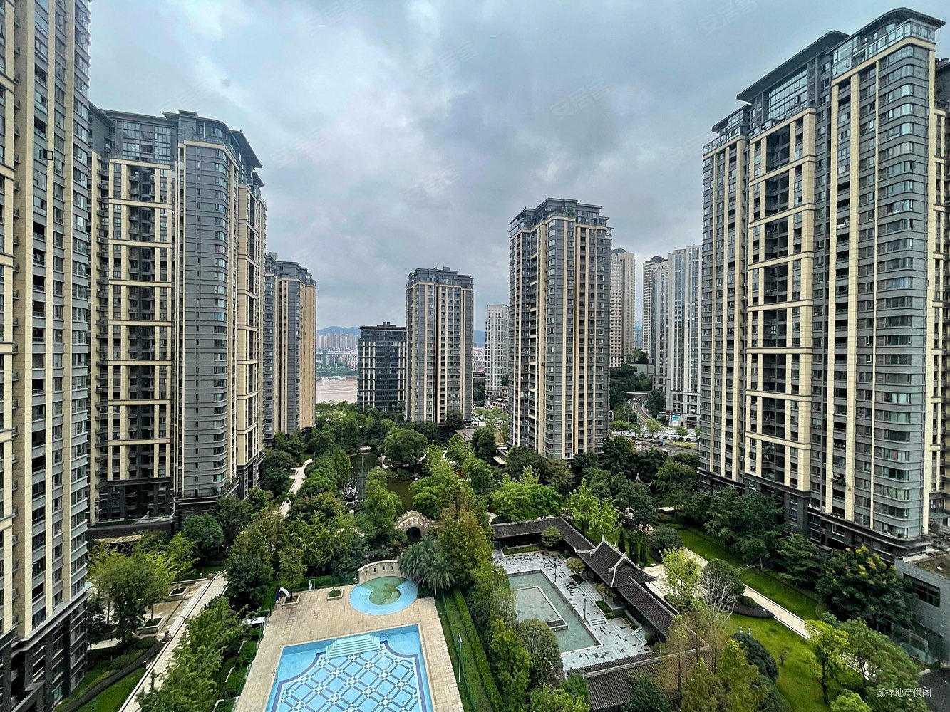 江北嘴新鸥鹏教育城(二期)4室2厅3卫165.46㎡南北299.8万