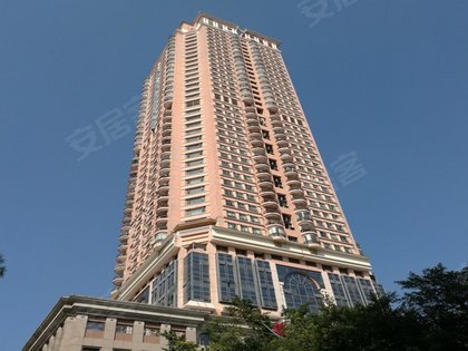 万科俊园属:单栋花园小旁边木头龙旧改,楼梯房陈旧杂乱.