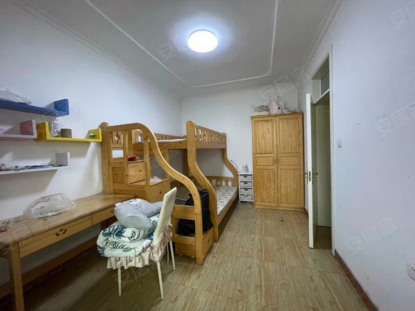 千佛山医院宿舍小户型干净采光好有钥匙