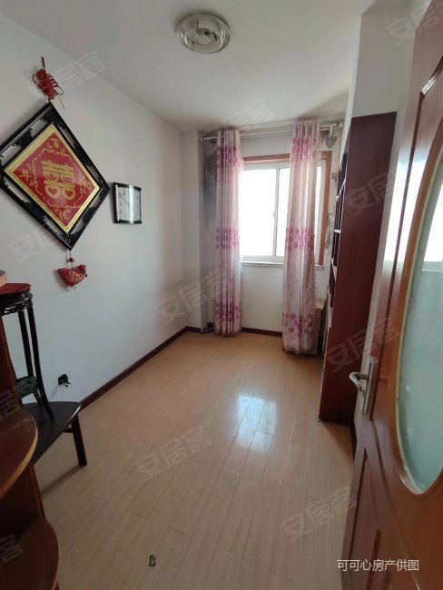 万泰花园三室打头房一梯两户公摊小祥和