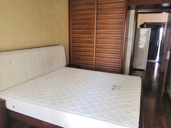 创业路,富地蓝泊湾,精装两室,河景房,配套齐全,领包入住