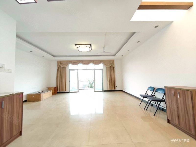 侨苑山庄四房两厅两卫中间楼层户型大装修保养新