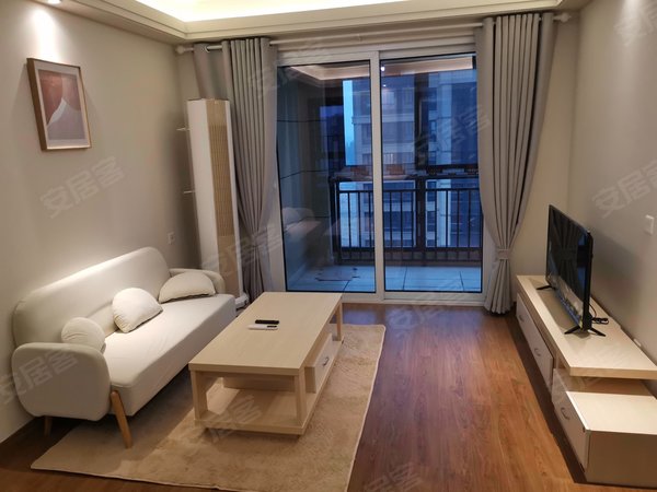 【多图】保利玲玥公馆,奉城租房,蓝湾保利精装小三房 电梯房 小区环境