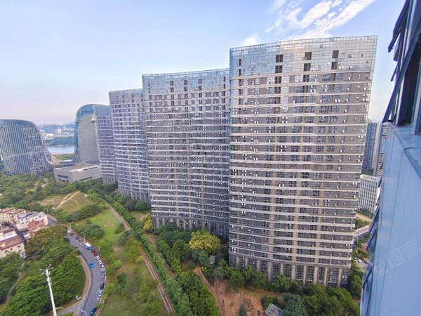 厦门海沧滨海社区融信海上城精装二房2800元 海沧双十中小学南北 天虹