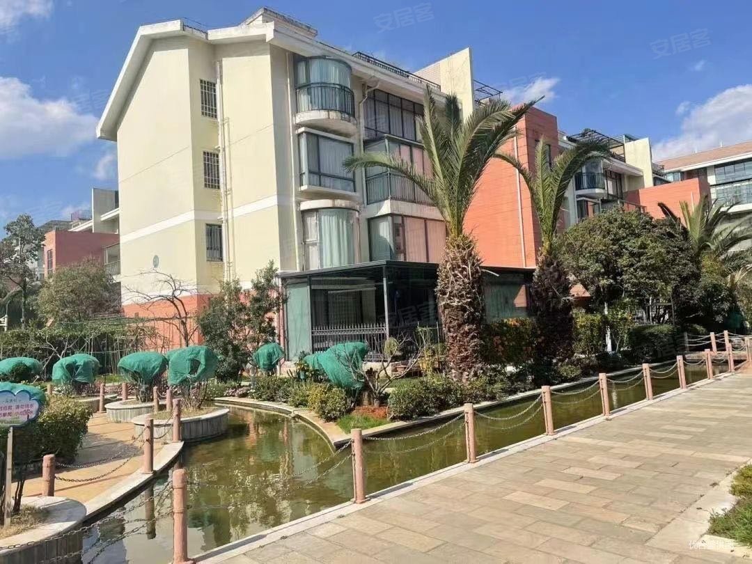 康泰园边防路3室2厅2卫127平方米