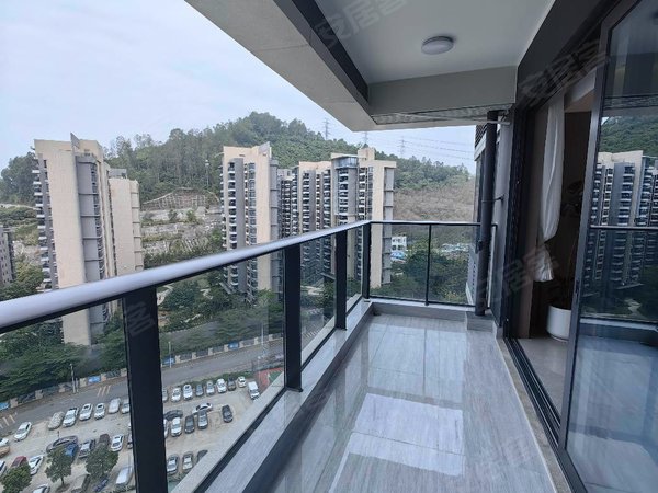 深圳南山海上世界半山臻境蛇口赤湾半山臻境 家私齐全三房两卫 近中英