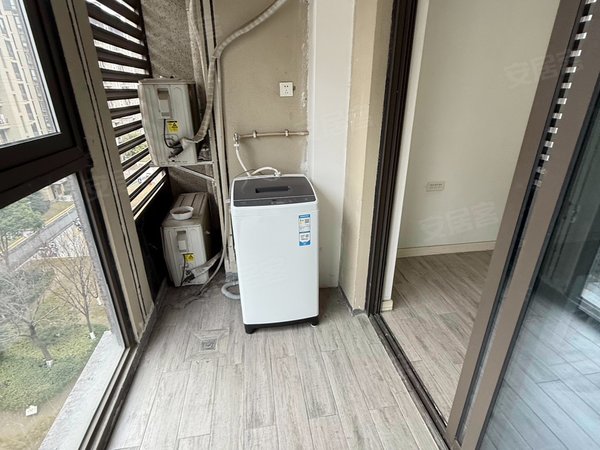 海宁长安镇农发区鸿翔东方郡长安仰山郡！精装三房出租！好楼层！边套出租房源真实图片