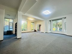 西宁城北马坊萨尔斯堡大别墅 8室4厅5卫 带部分家具  带3个车位出租房源真实图片