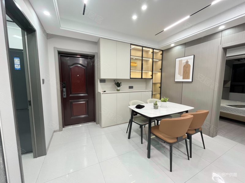 冠城大通蓝郡梅苑3室2厅1卫97㎡南北102万