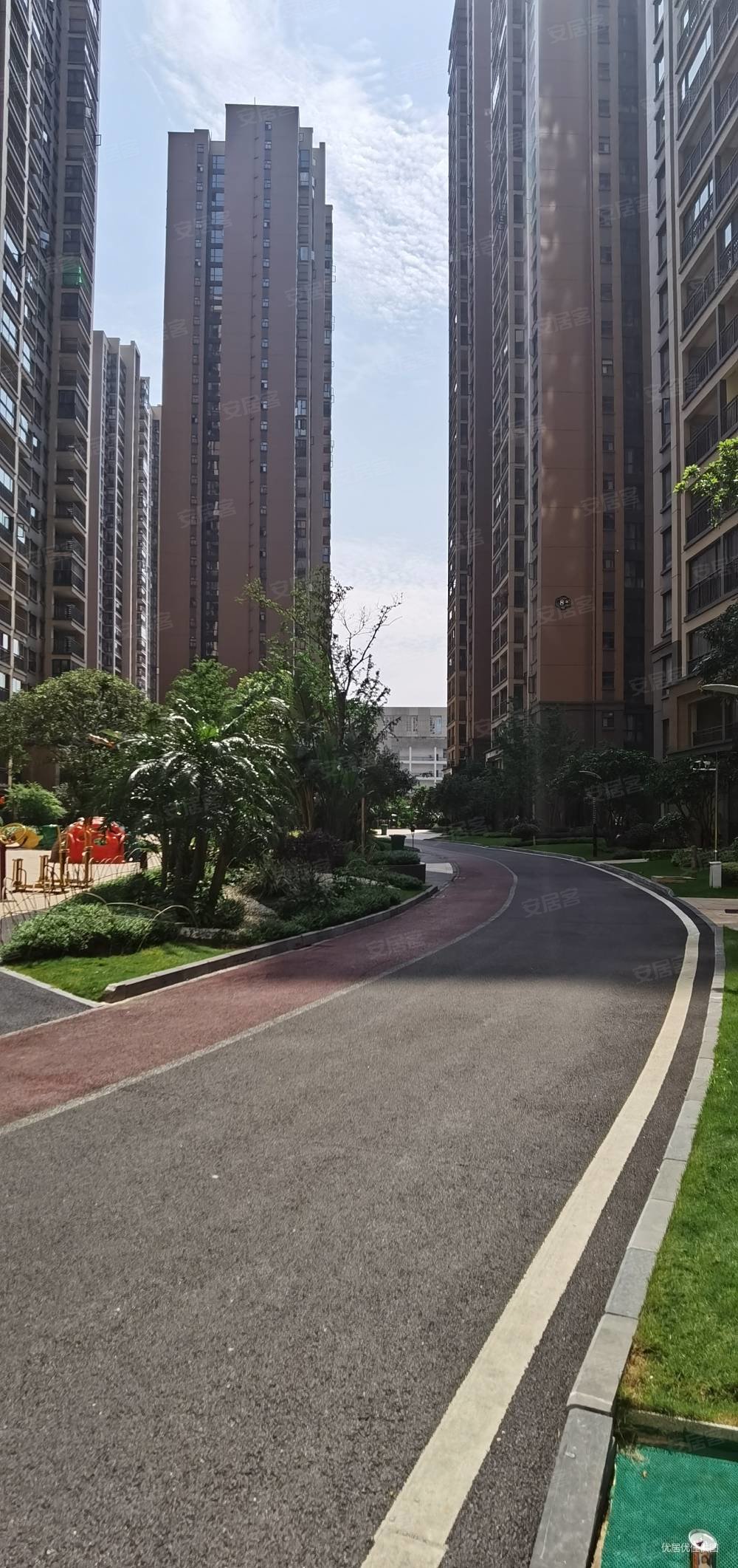 捡漏捡漏彰泰欢乐颂四房俩厅俩卫中间楼层高赠送业主急售