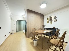 海口美兰蓝天落地窗 定制柜 轻奢一房拎包 蓝天路 名门广场旁 和谐家园出租房源真实图片