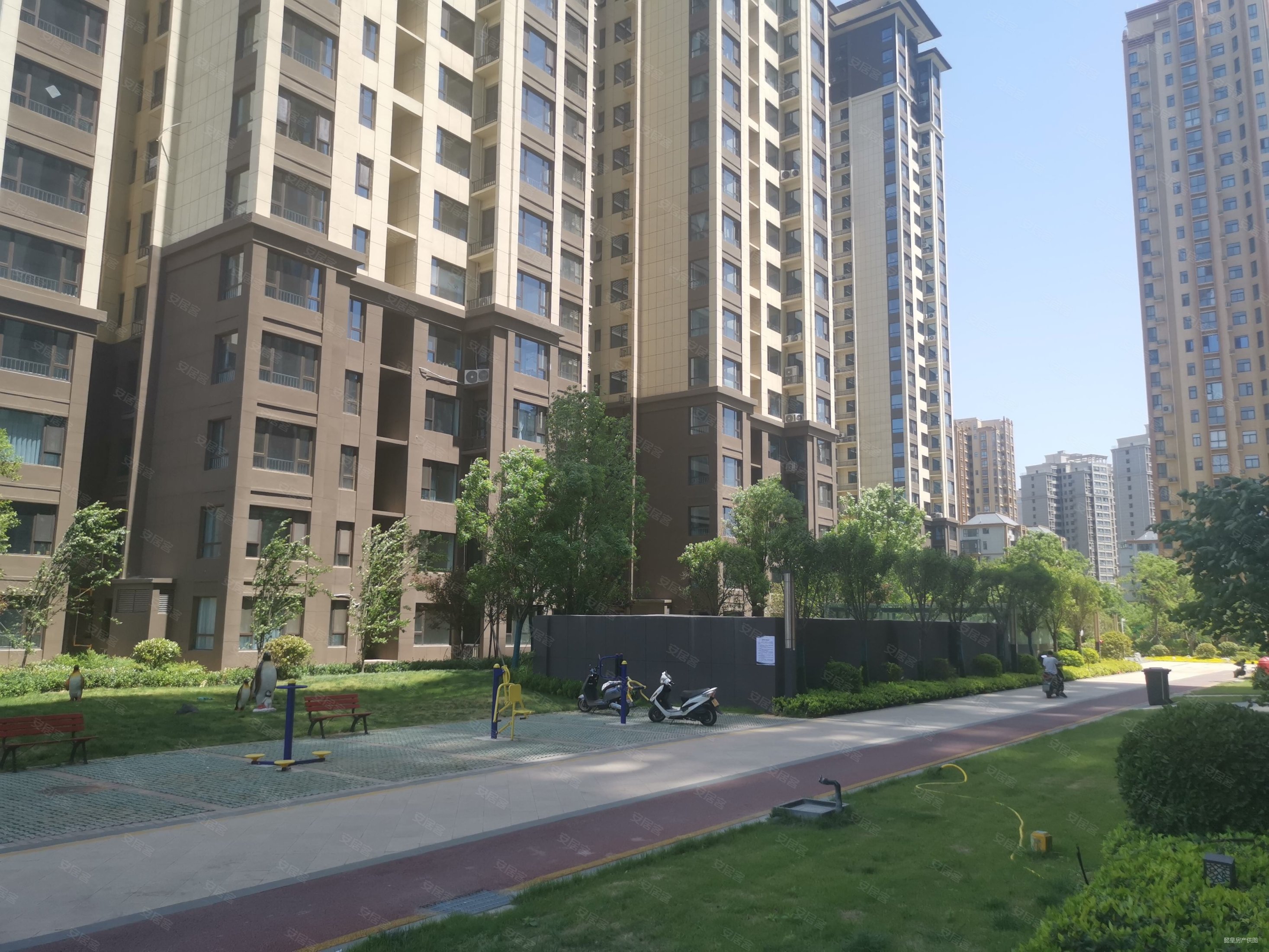 伊滨区中轴地段洛阳府对面翡翠庄园二期 边户三室 南北通透可看