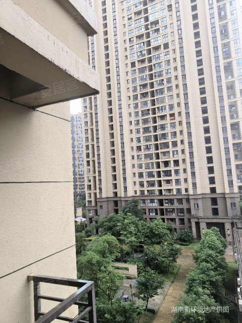 绿地新都会次新小区人车分流,环境非常好