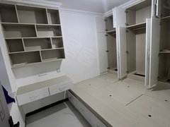 紫金城荣华苑93平米3室电梯房可以配家具家电