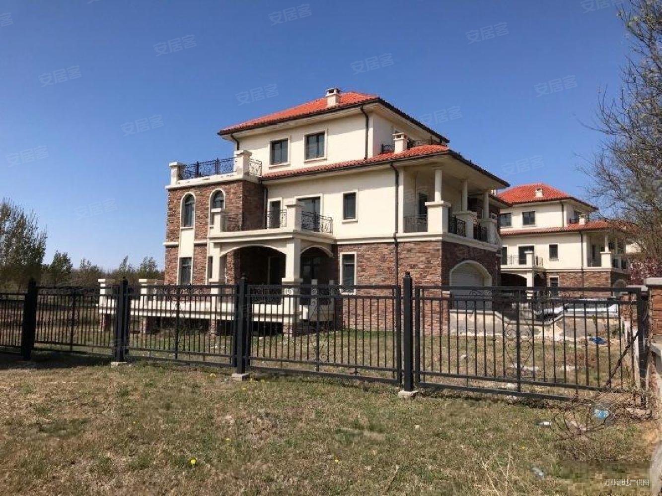 滨海新区湖景独栋别墅院子800平共四层车接看房有钥匙