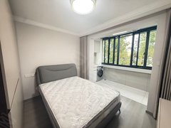 上海徐汇上海南站汇成五村精装修两房一厅，近15号线华东理工站，采光好楼层佳。出租房源真实图片