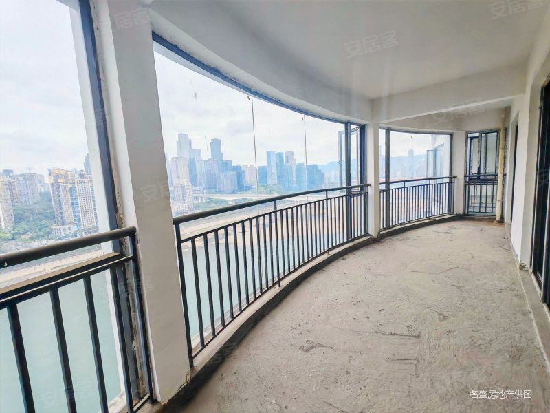 重庆公馆3室2厅2卫169㎡南北200万