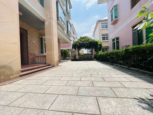 深圳龙岗横岗康乐花园(别墅)(业主刚放租)四联地铁站独栋别墅,322平8