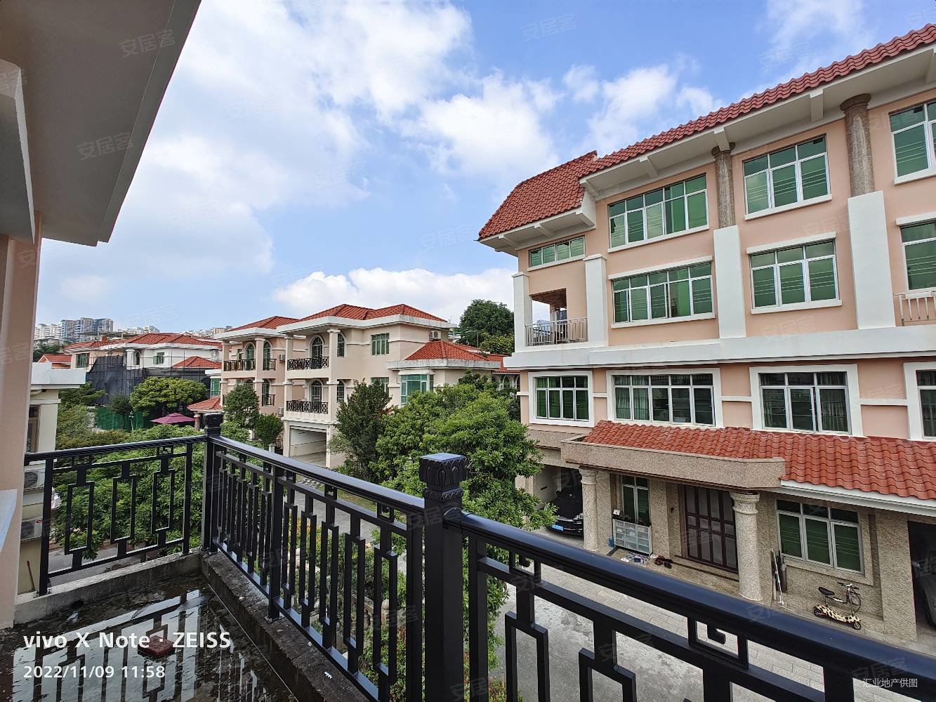 景湖花园别墅使用面积800平送400平花园地下室