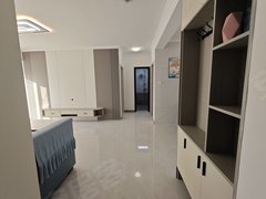 阿拉尔幸福路国际商贸城江山府 两室两厅一卫 精装修 家具齐全 随时看房出租房源真实图片