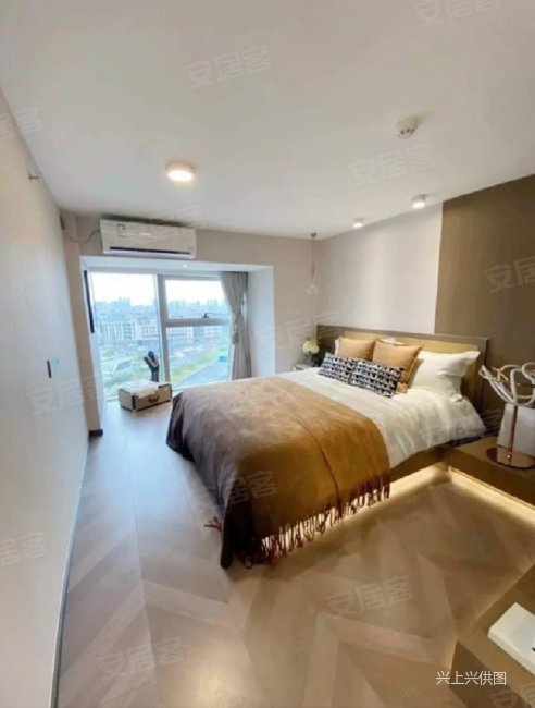 市区(高端公寓急售丨真实租金4千)精装全配丨赠车位拎包入住,金牛万达