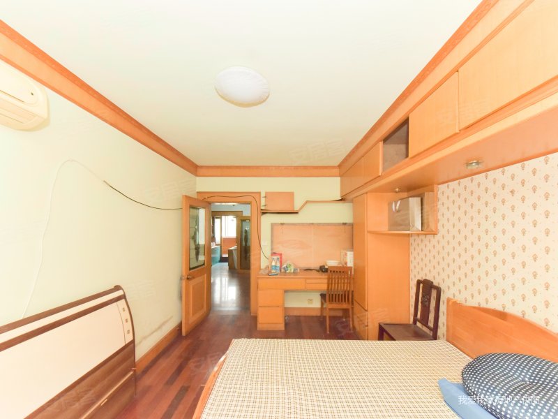 桐馨苑轻轨口3楼大两房采光好送独立大车库诚心出售已改造好