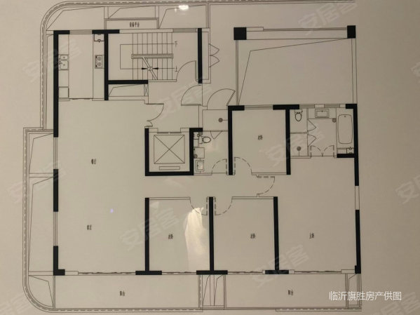 白鹭壹号4室2厅2卫193㎡南北190万