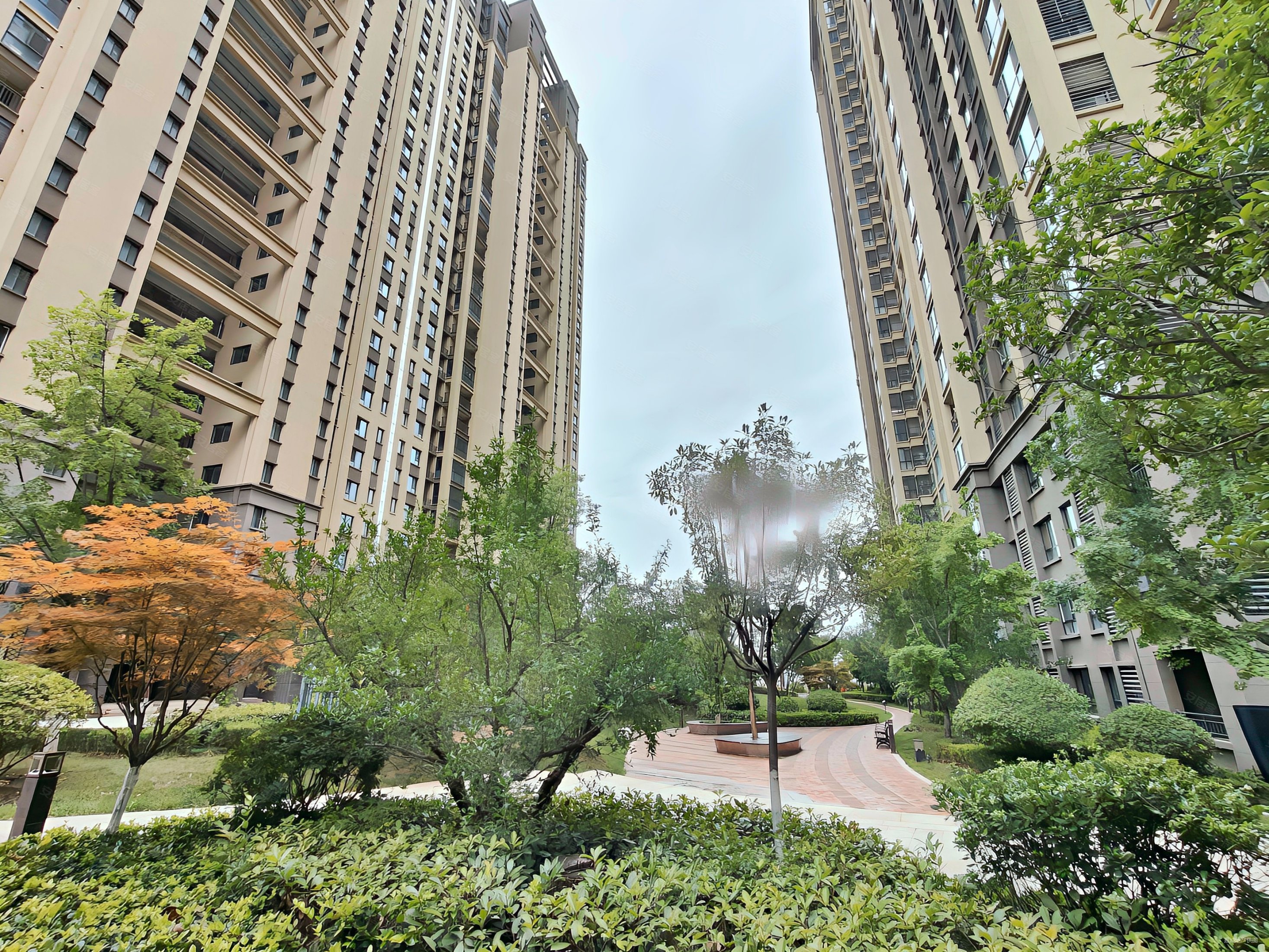 红星紫御半山3室2厅2卫128.64㎡南北192万