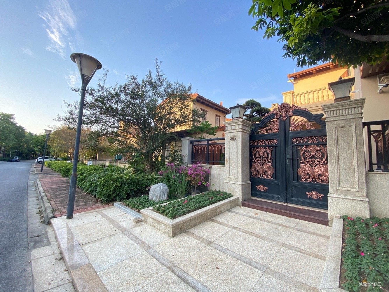 滨海水晶湾湖边欧式独栋别墅 豪华装修 花园350平,南沙滨海水晶湾