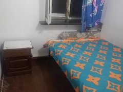 齐齐哈尔龙沙南站新开路对面。白云大厦附近出租女生的单间。2楼出租房源真实图片