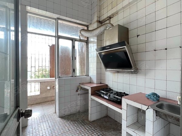 深圳宝安石岩河滨花园河滨花园公交站旁大三房两厅,步梯四楼,钥匙在手