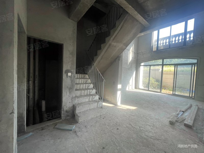 常平绿地公馆双拼别墅 前后花园有地下室双车位使用面积450平