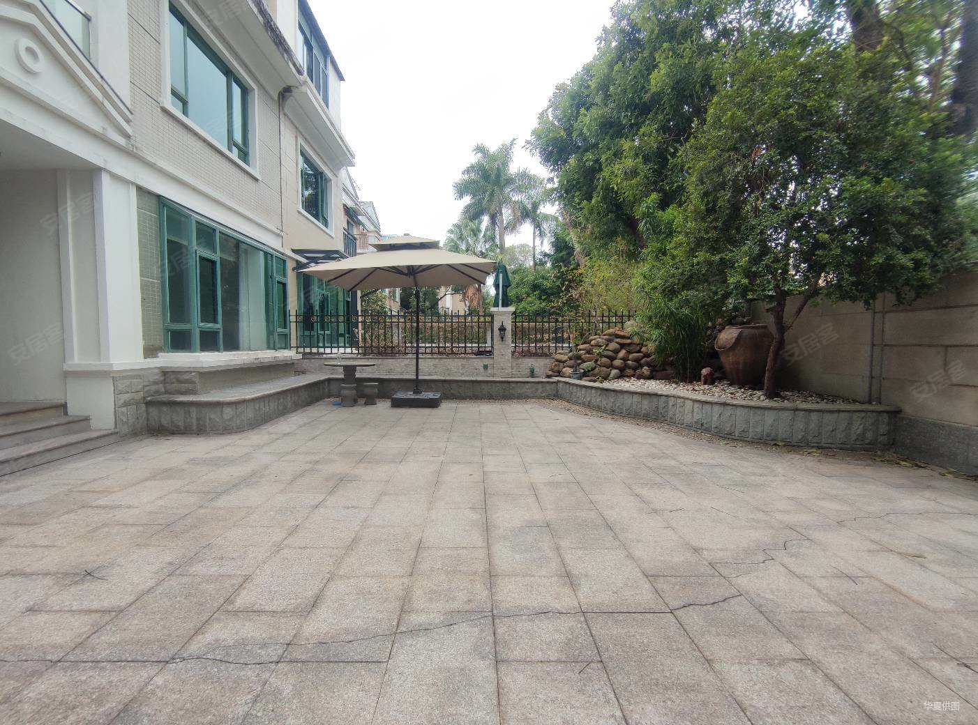 独门独户精装,100平花园别墅,有天有地带双车位,鸟语花香,海怡湾畔