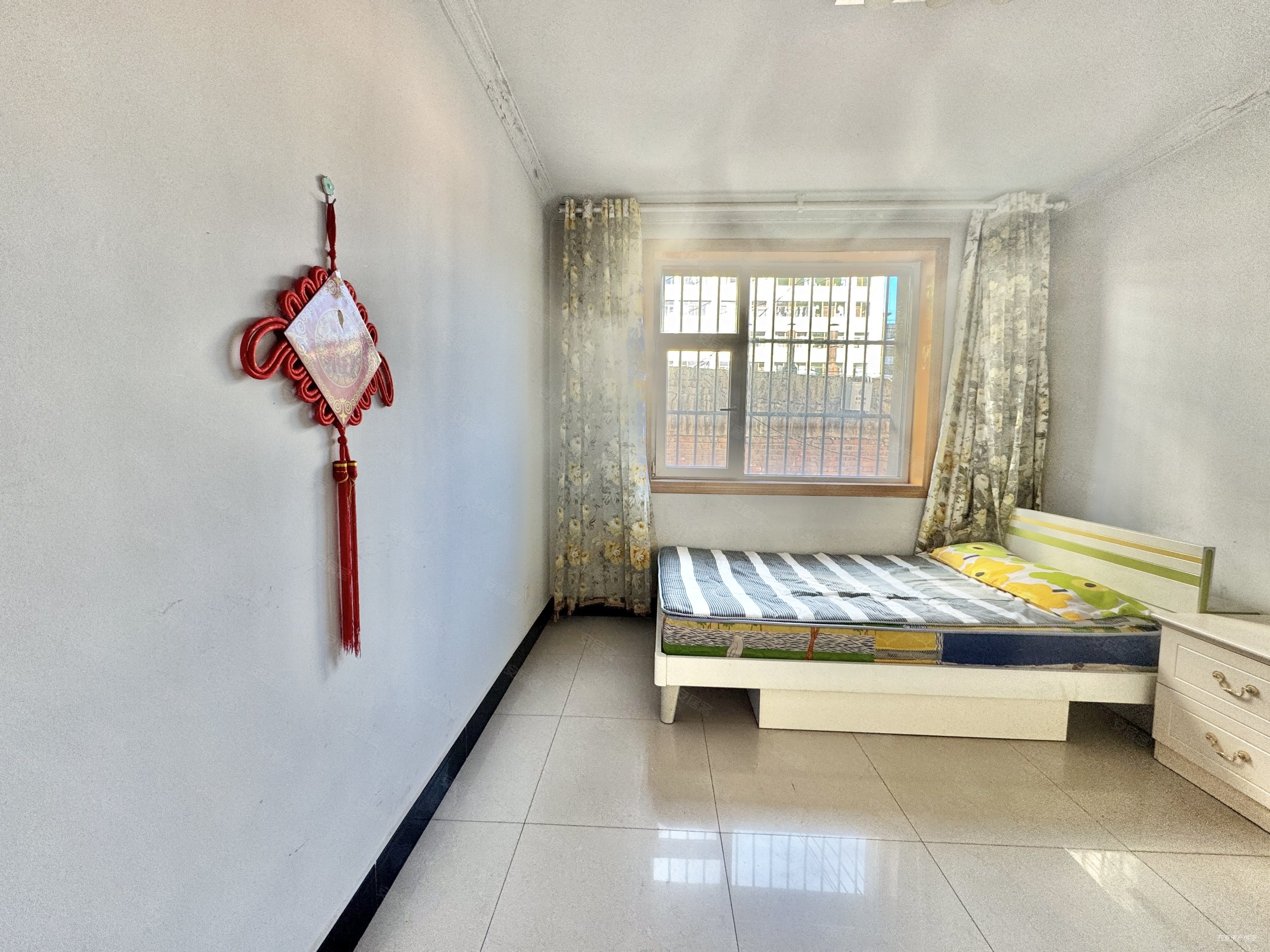 海晏路36号院3室2厅2卫148㎡南北150万