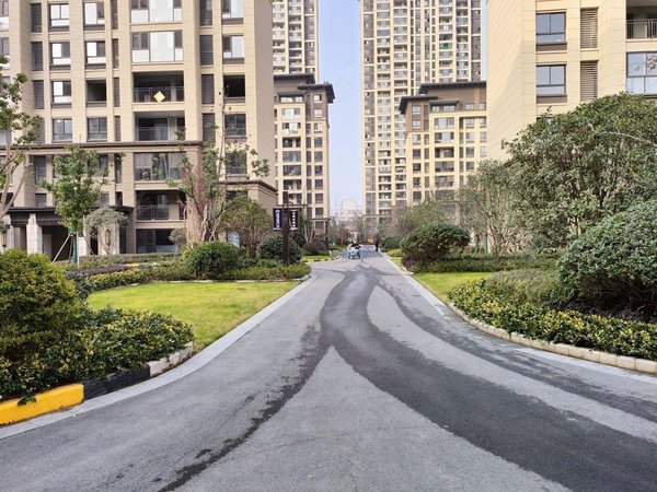 宿州埇桥吾悦广场吾悦广场急租 吾悦华府 精装三室 家具家电齐全 1100