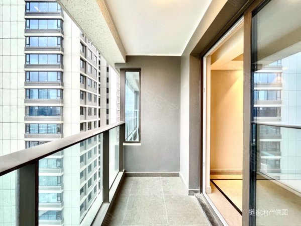 钱江世纪城,滨江御虹府,次新房精装3房,品质好,诚心出售