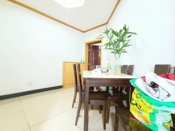 郫县一中旁套四双卫2楼大客厅不临街近地铁6号线