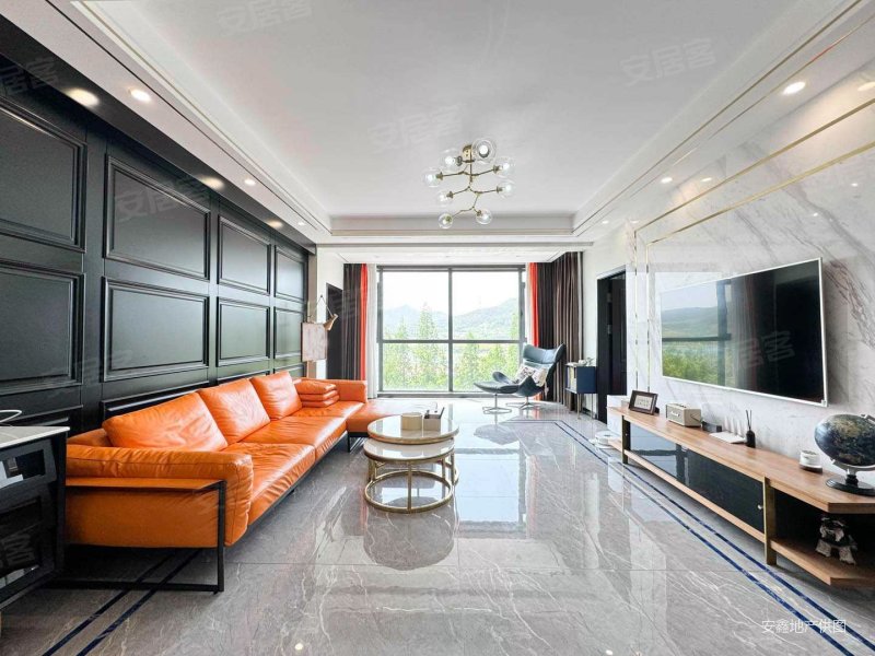 西山湖公园 前排 电梯 洋房  精装3室2厅2卫 保持好