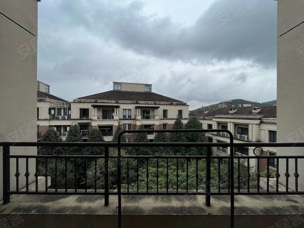 杭州余杭良渚文化村白鹭郡南春漫里白鹭郡南春漫里 1室1厅1卫 配套