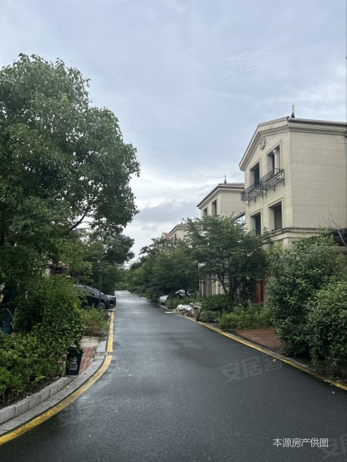中粮本源联排别墅南花园80平,房东诚心出售