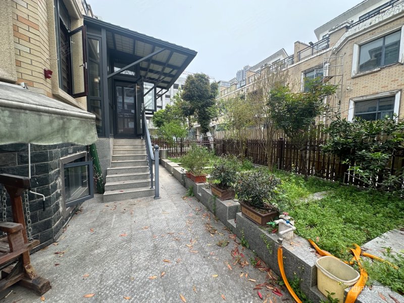 金银湖纯别墅区 豪华装修 边户200平院子诚心出售,金银湖别墅二手房