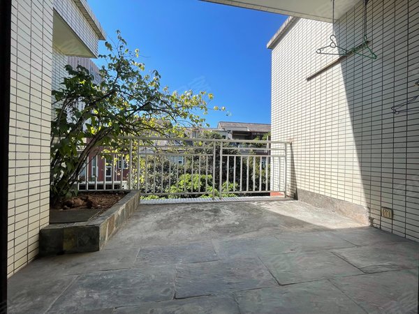 重庆渝北人和金科天籁城美社金科天籁城美社 4室2厅2卫 配套齐全 南北