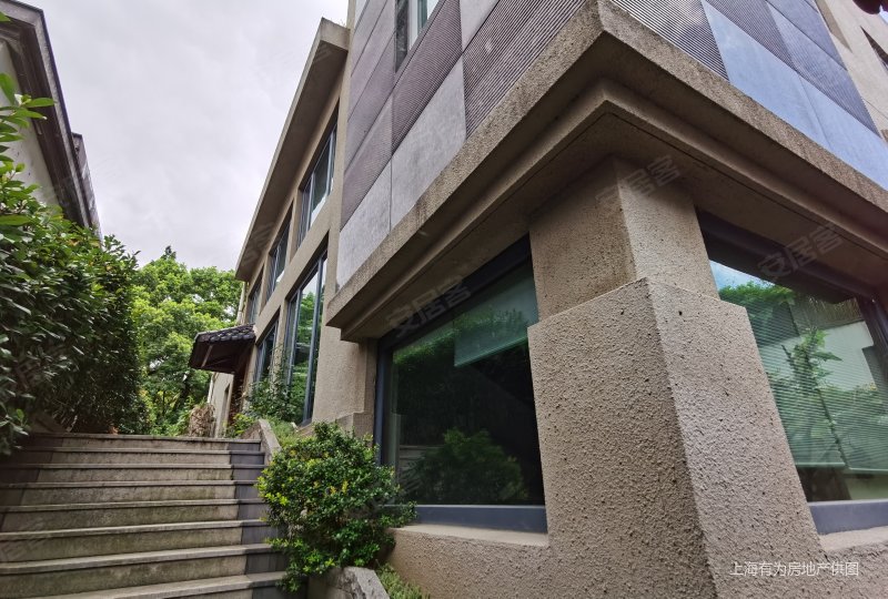 天然居独栋大别墅单价不到十万看房随时后花园是整个植物园