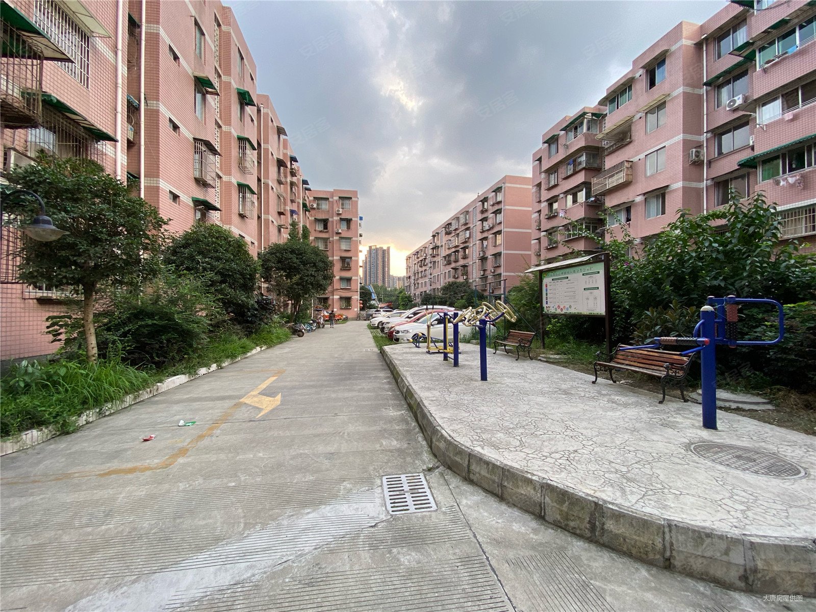 神仙树小区2室2厅1卫86.31㎡东82万