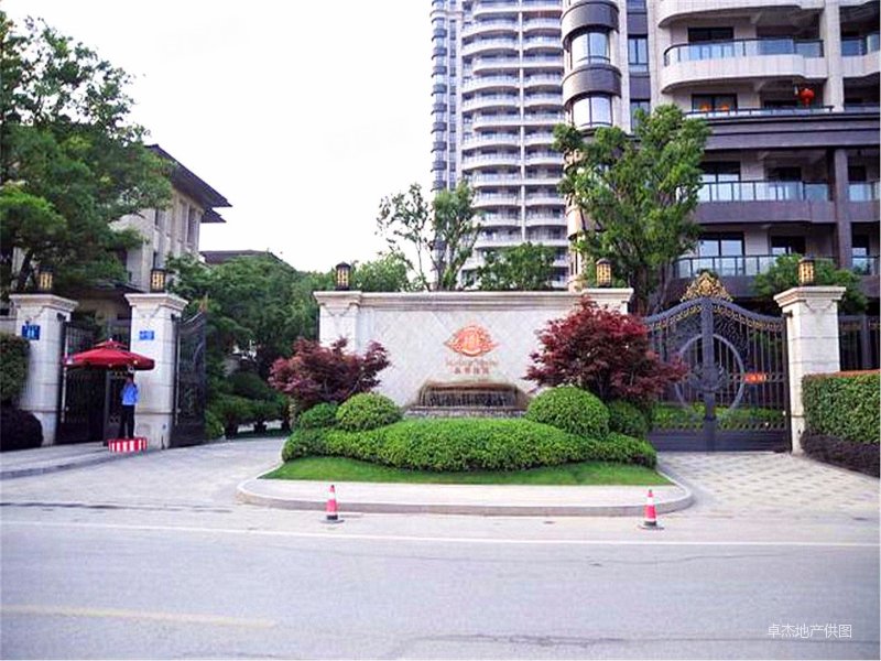 品尊国际(别墅)4室2厅2卫195㎡南北598万