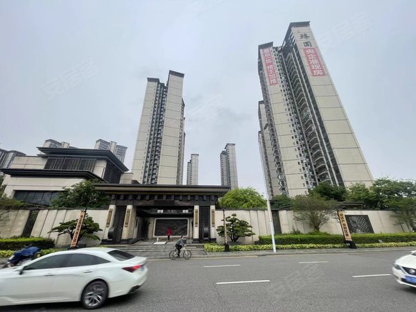 广州增城新塘招商臻园免费停车,带中央空调楼下万达 豪装设计 南向