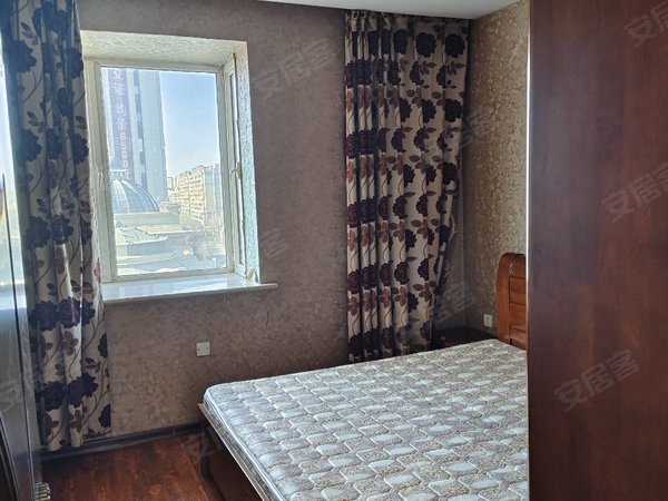 包头稀土高新区高新一中日月豪庭高新区 新光东路 日月豪庭 朝南方向 地暖 带空调 家电家具出租房源真实图片